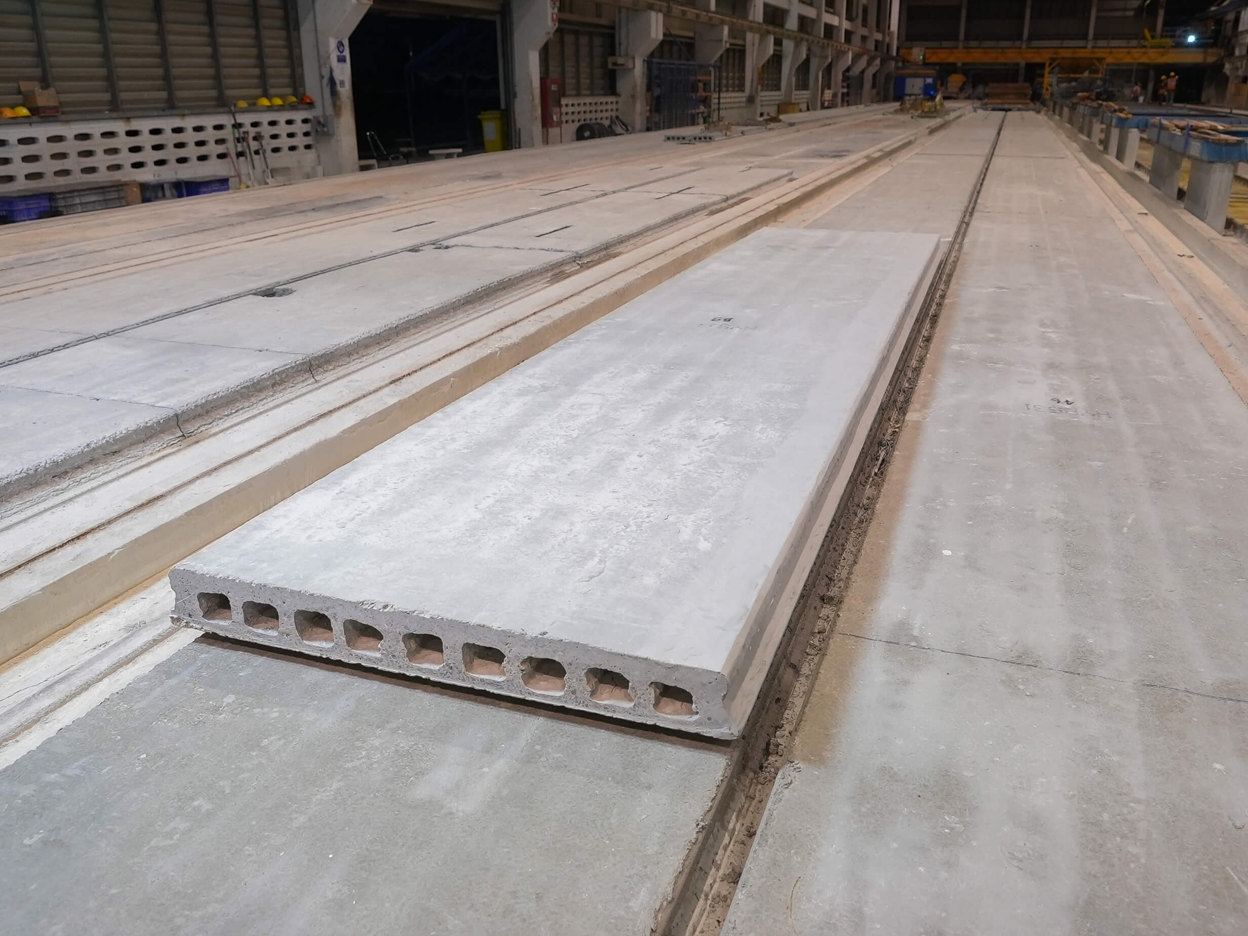 พื้นสำเร็จรูปแบบกลวง